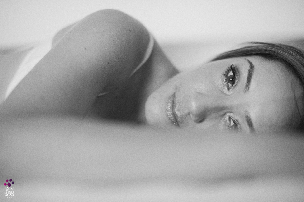 Fotografía intima y sugerente de retrato BOUDOIR