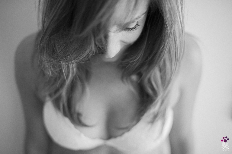 Fotografía intima y sugerente de retrato BOUDOIR