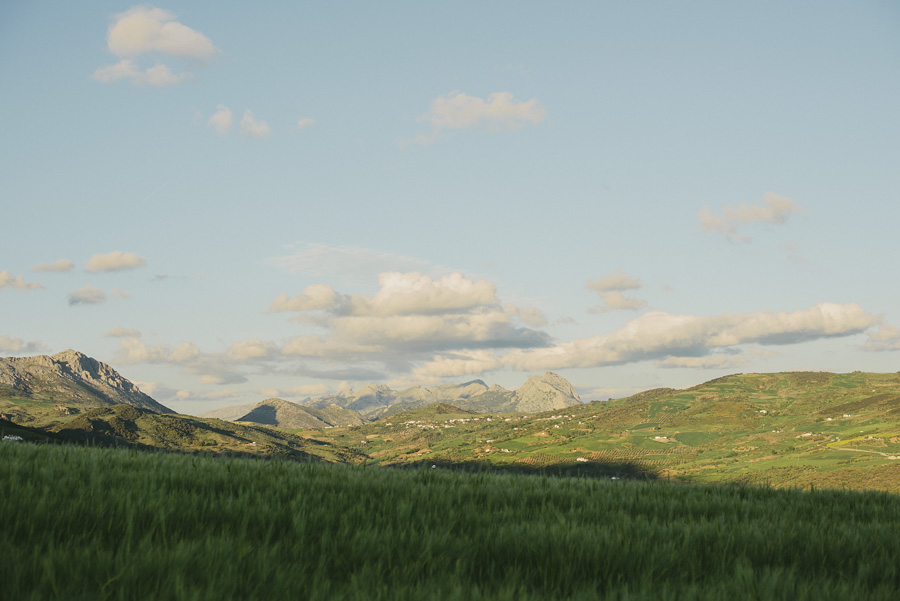 Fotografía de boda original en Torcal Antequera Málaga